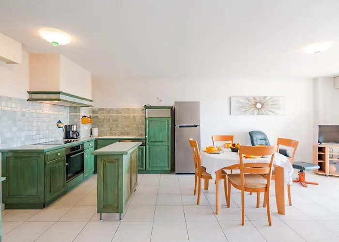 L'aetius By Interhome شقة